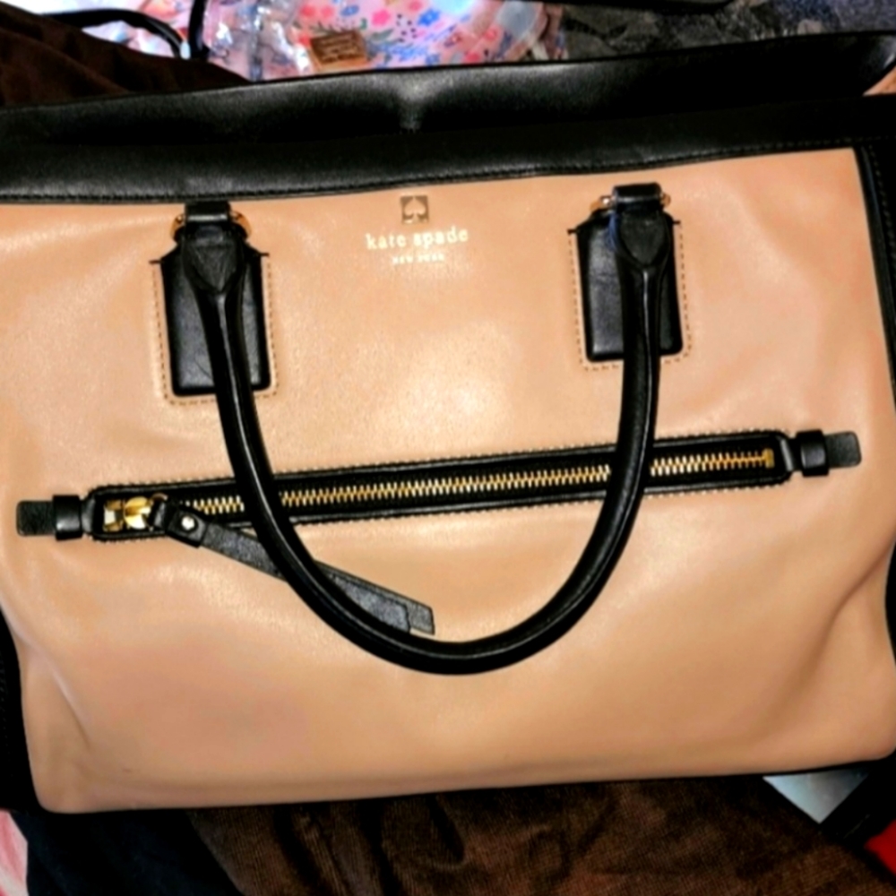 SOLD ***Kate Spade carryall bag